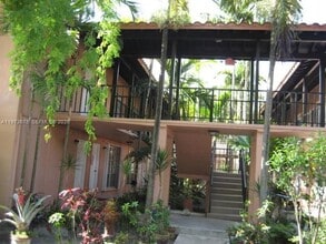 Building Photo - 10832 N Kendall Dr