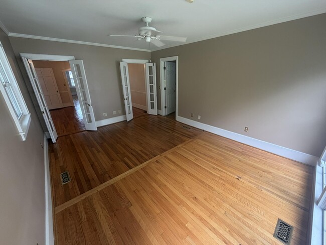 Building Photo - 213 Haynsworth St