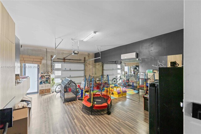 Building Photo - 9040 SW 110th Ave