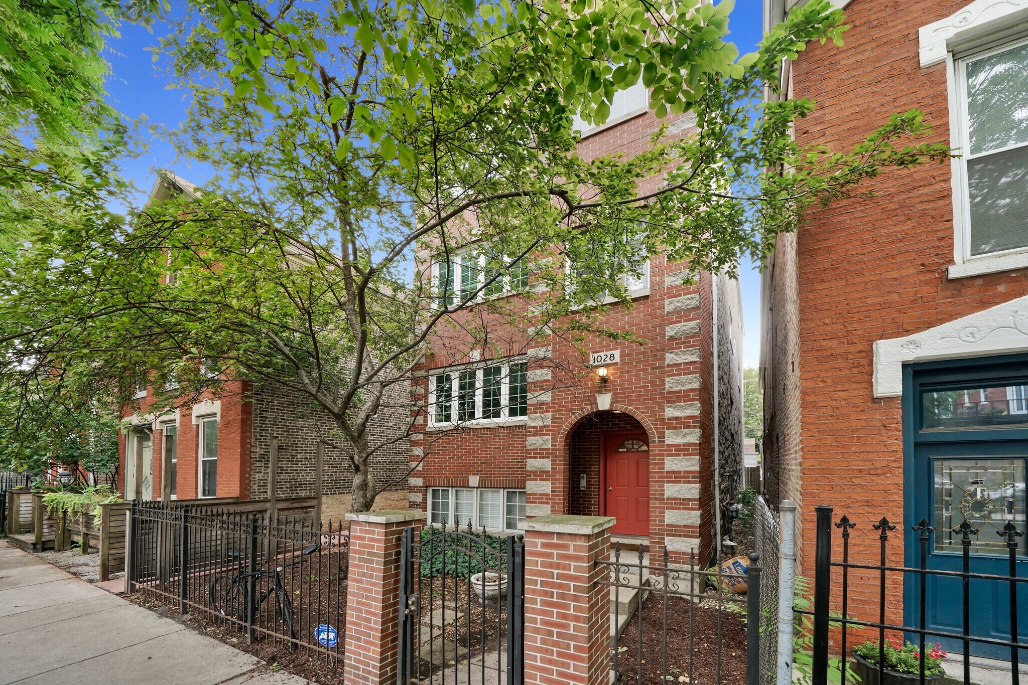 Building Photo - 1028 N Wolcott Ave