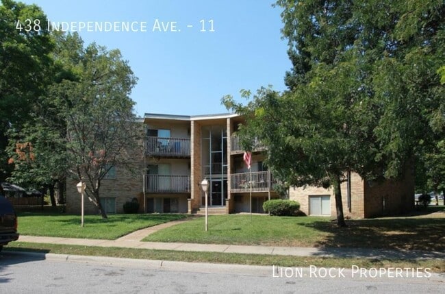 Building Photo - Charming Two Bedroom in the heart of Champ...