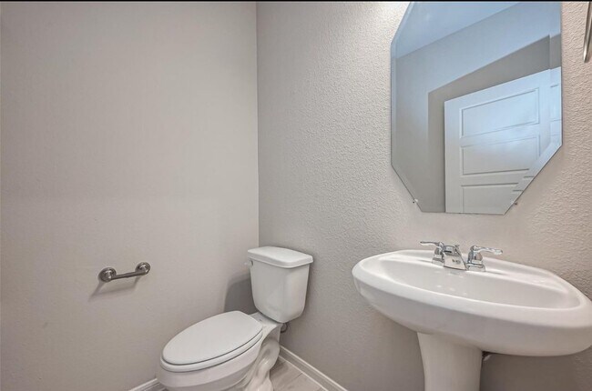 Building Photo - 22807 Ephesus Ave