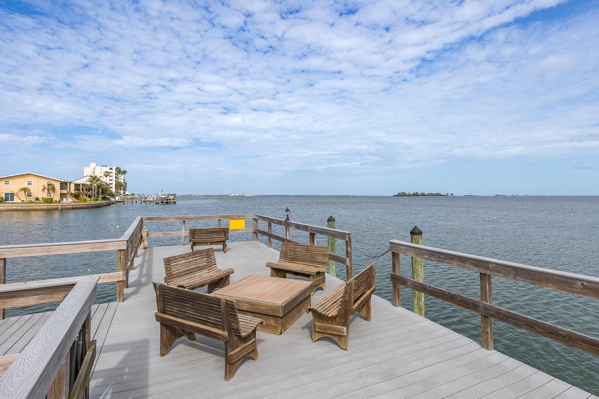 Building Photo - 464 N Paula Dr