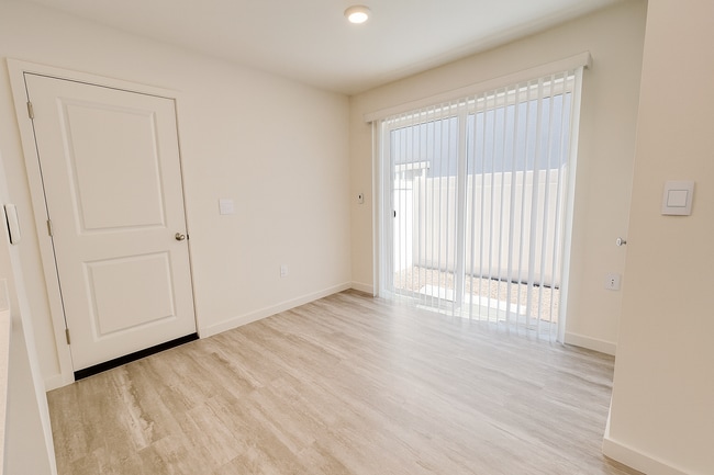 Building Photo - 975 San Juan Rd