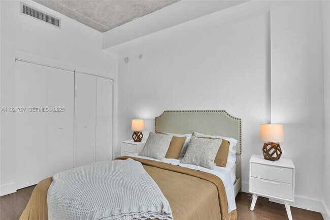 Building Photo - 234 NE 3rd St