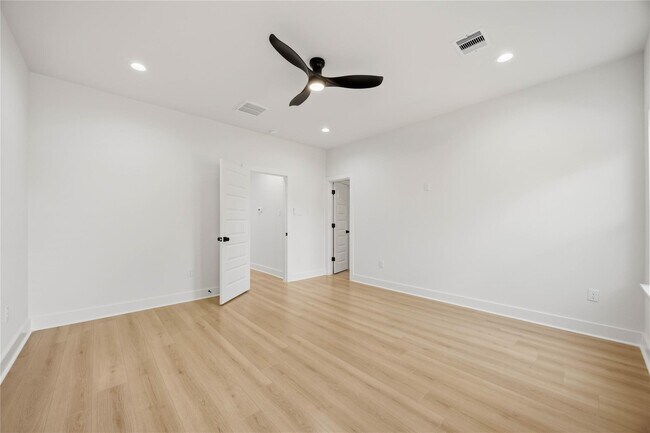 Building Photo - 8210 Lawler St