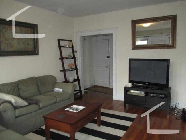Building Photo - Amazing Allston two Bed Right on the Cusp of Brookline...