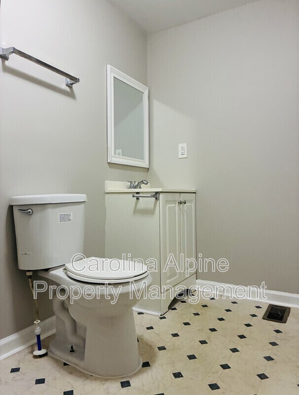 Building Photo - 111 W Robinson St