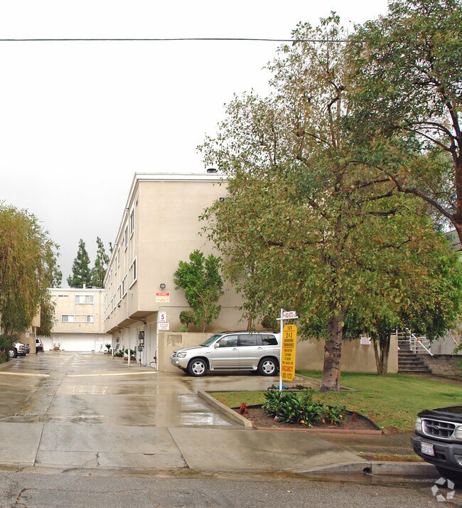 Eton Gardens Apartments 1022010234 Eton Ave Chatsworth CA 91311