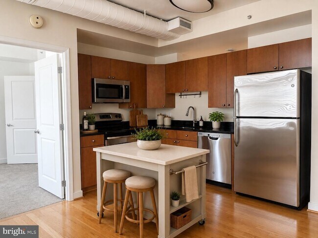 Building Photo - 155 Potomac Passage