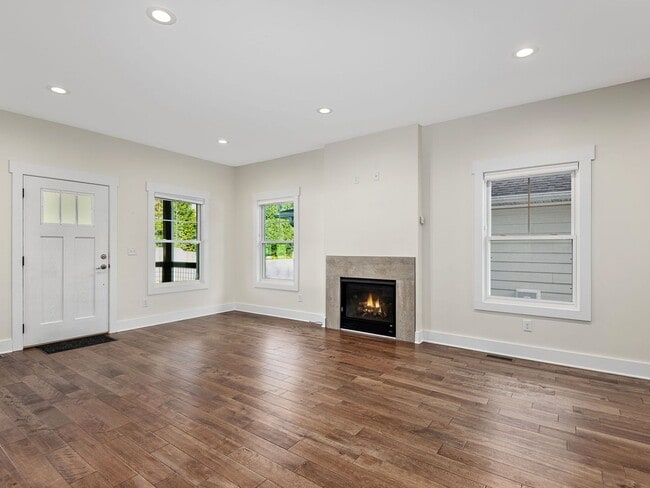 Building Photo - Darling Woodfin House
