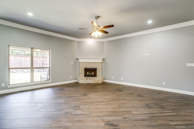 Building Photo - Beautiful 4 Bed, 2 Bath in Pristine Willow...