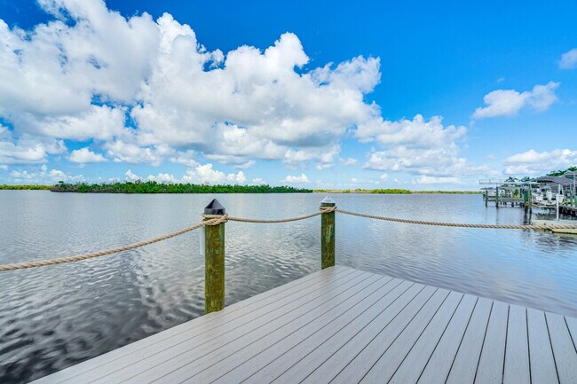 Building Photo - 11599 Island Ave