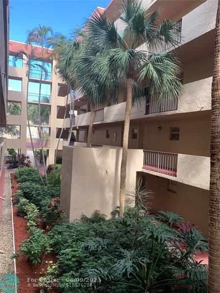 Building Photo - 404 NW 68th Ave