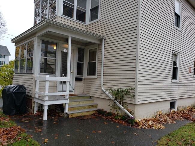 Building Photo - 12 Maple St