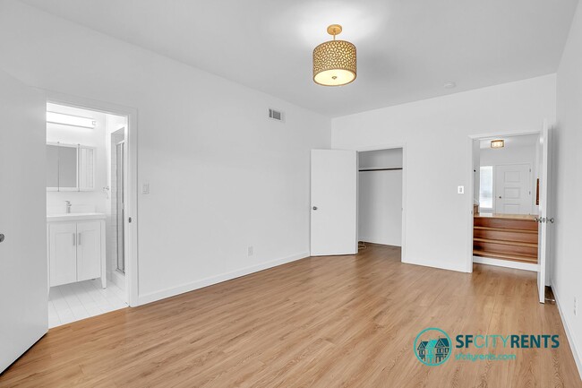 Building Photo - Silver Terrace: Updated Single Family Home...