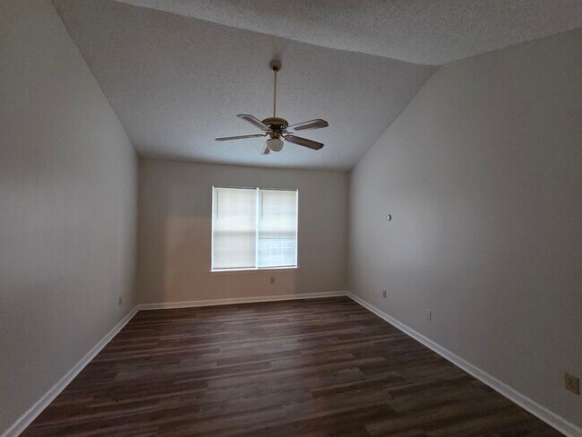 Building Photo - 3945 Oak Branch Cir E