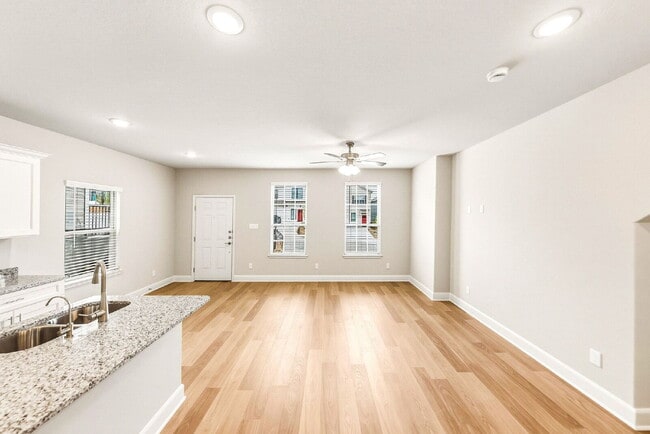 Building Photo - New Construction. Immediate Move In