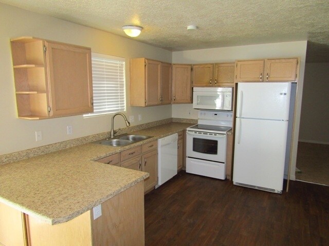 Building Photo - 1370 N General Dr