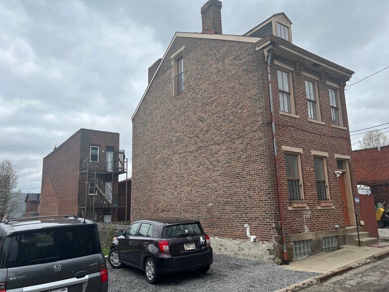 Side of house - 1721 McCullough St