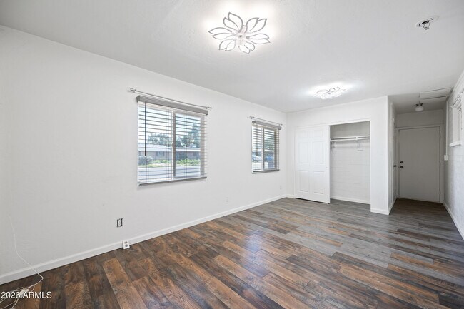 Building Photo - 4326 N 13th Pl