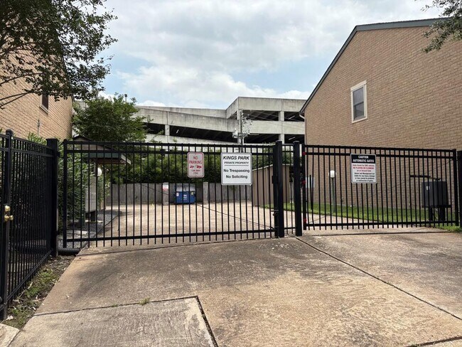 Building Photo - 17804 Kings Park Ln