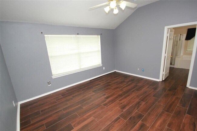 Building Photo - 3051 Glenthorpe Ln