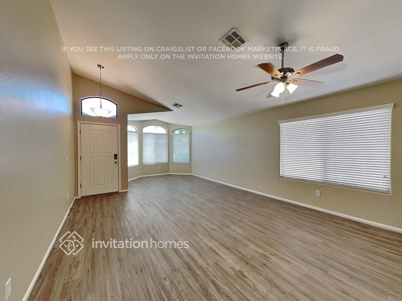 Building Photo - 1690 E Nancy Ave