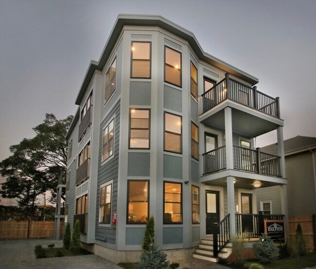 Building Photo - 15 W Bellflower St