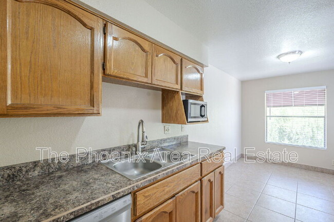 Building Photo - 16657 E Gunsight Dr