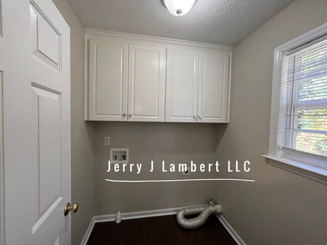 Building Photo - 106 Abram Way