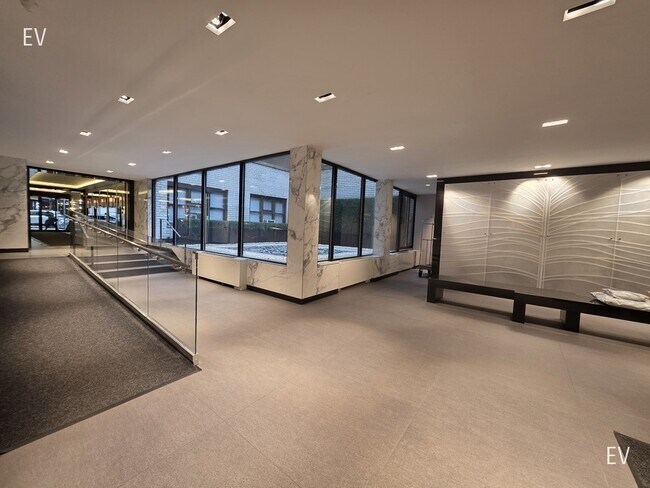 Building Photo - 145 E 16th St