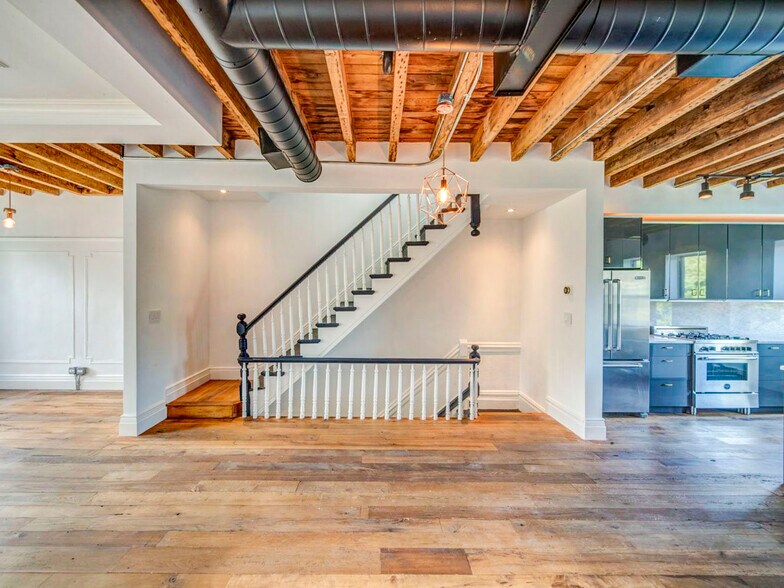 Internal Stairs - 607 Hancock St