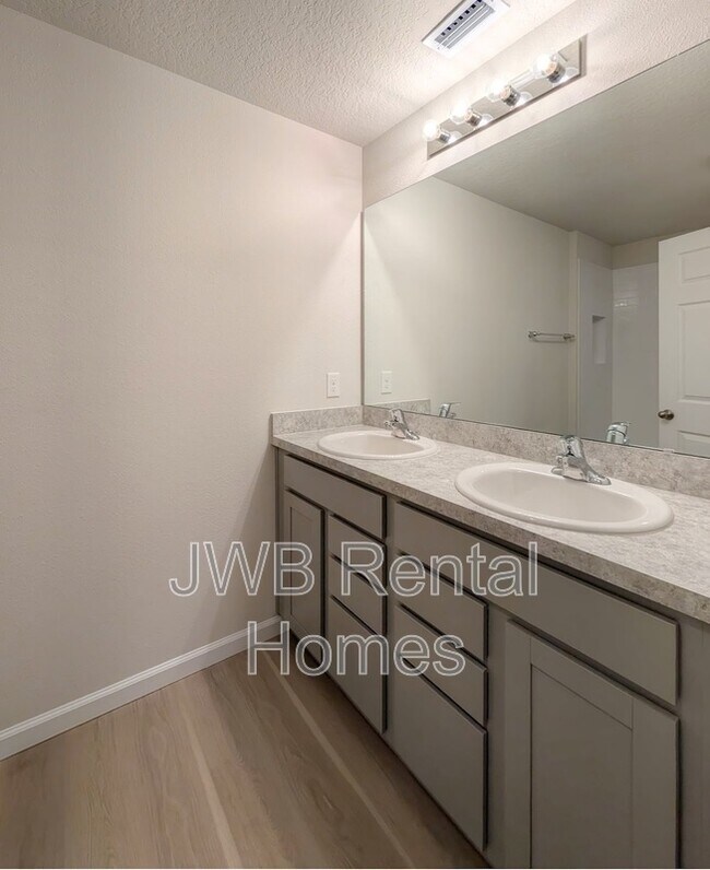 Building Photo - 1667 Helena St