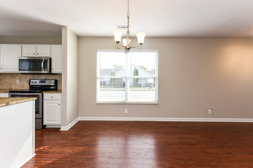 Building Photo - 2900 Summer Hollow Ct