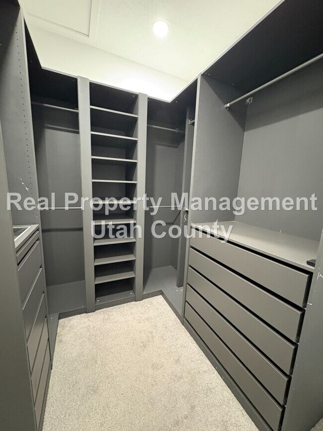 Building Photo - Lower Price! Large Cedar Hills home