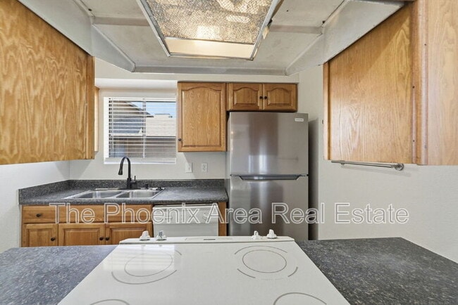 Building Photo - 286 W Palomino Dr