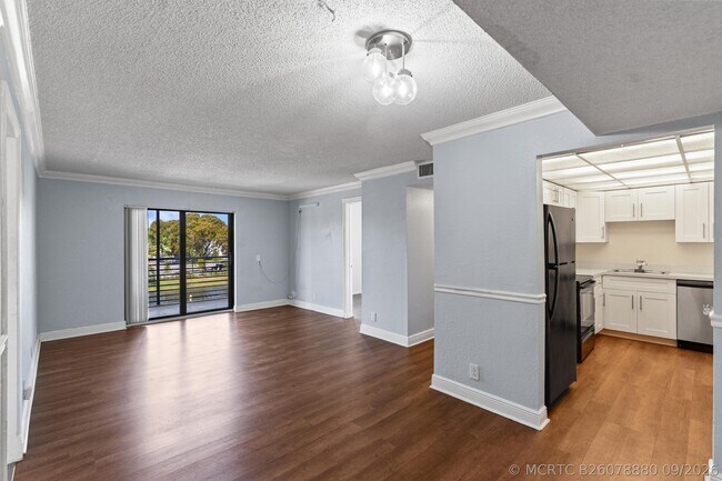 Building Photo - 3700 N Pine Island Rd