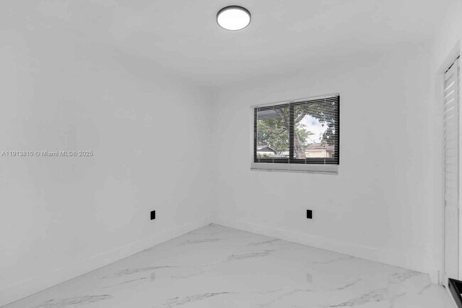 Building Photo - 1041 NW 199th St