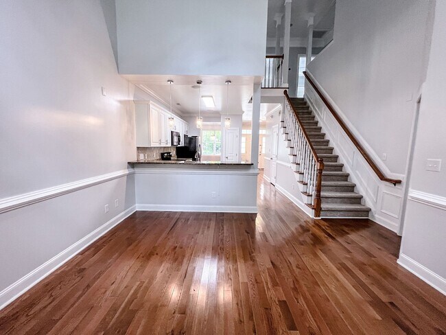 Building Photo - Gorgeous 3 Bed 2.5 Bath Home in Fayetteville