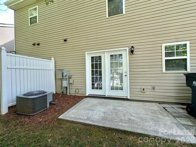Building Photo - 10968 Princeton Village Dr