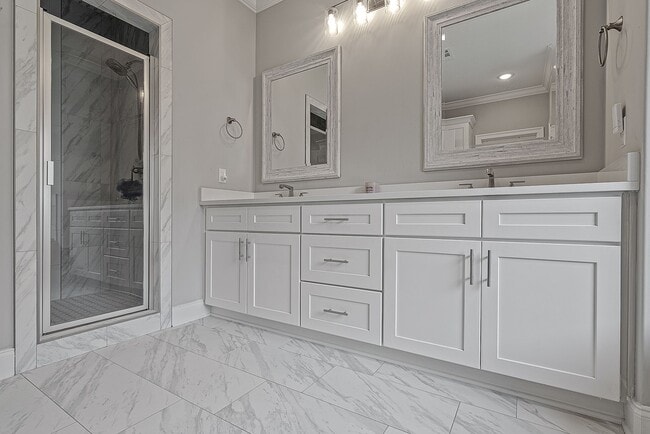 Building Photo - Rare Executive Rental in Desirable South J...
