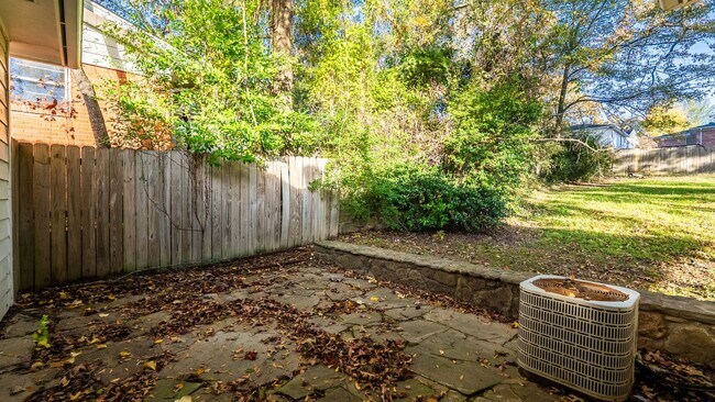 Building Photo - Midtown 3BR Near UAMS w/ Hardwoods, W/D, & Fenced Yard