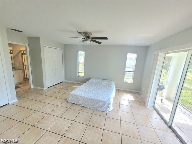 Building Photo - 4102 SW 14th Ave