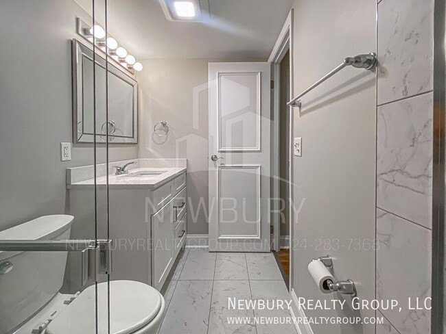 Building Photo - Luxury 1-Bedroom Penthouse with Modern Ren...