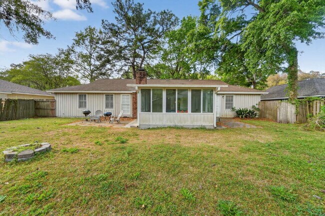 Building Photo - 118 Blue Heron Dr