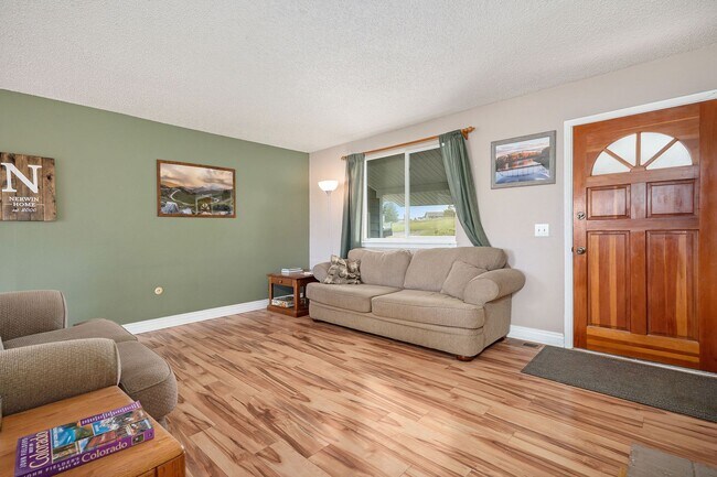 Building Photo - Beautiful Home on 3.5 Acres in Parker