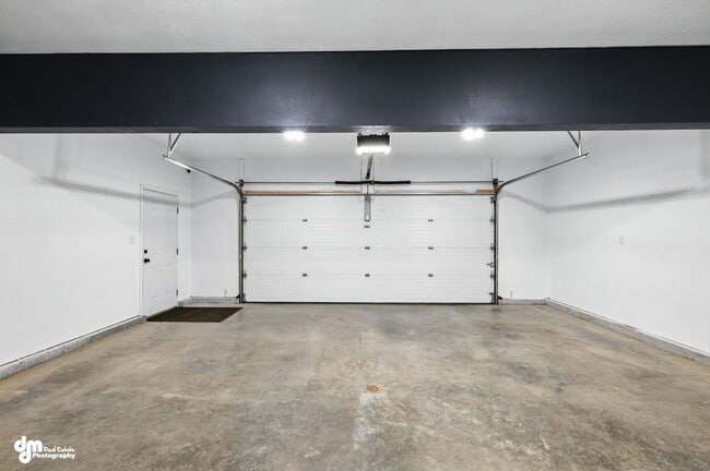 Building Photo - 4 Bedroom | 2.5 Bathroom | Garage - Conven...