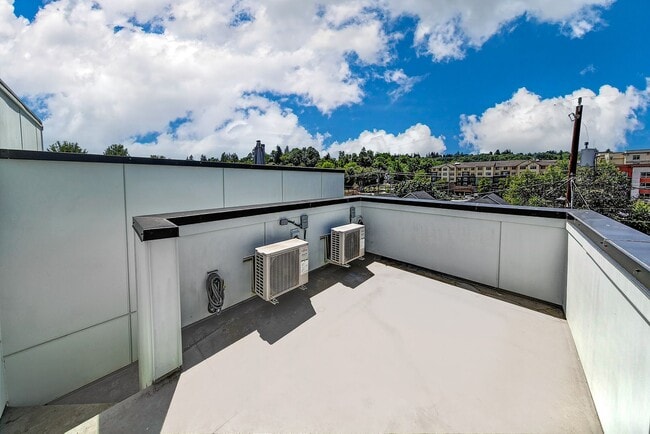 Building Photo - Stylish 2BR Townhome with Rooftop Deck & A/C Near Light Rail