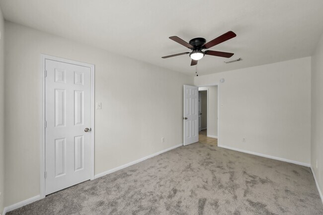 Building Photo - 28715 Fox Lynn Dr